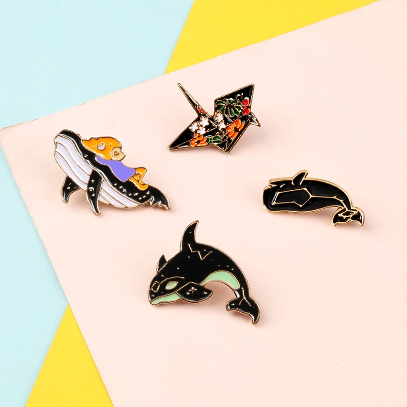 Ocean Animal Brooches Cute Girl Dolphin Whale Origami Crane Enamel Pin Clothes Bag Metal Lapel Pins Fish Badge Womne Men Jewelry