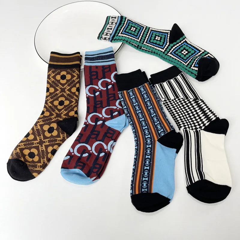 

Net HongQiuDong new tube of combed cotton socks whom INS wave flower letter color pattern stockings in the streets