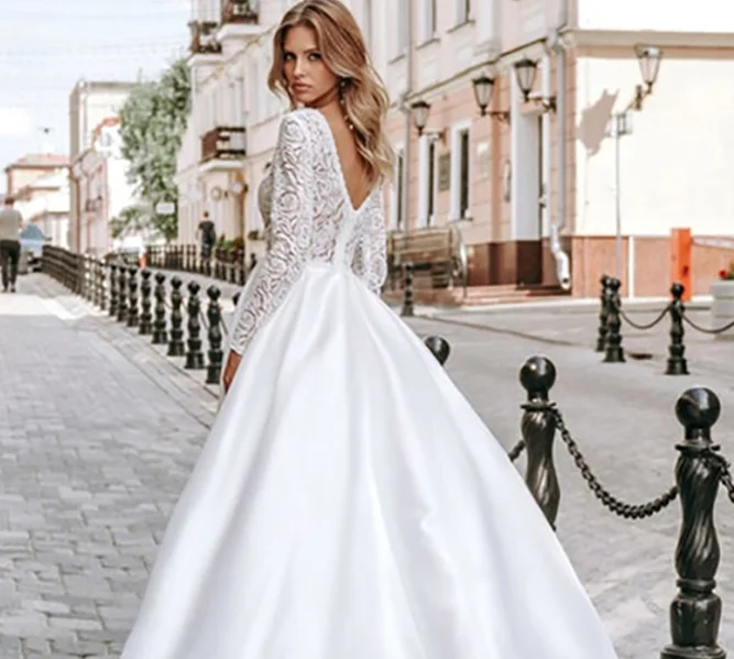 Muslim Wedding Dresses A-line V-neck Long Sleeves Lace Slit Backless Dubai Arabic Wedding Gown Bridal Dress Vestido De Noiva