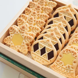 4Pcs/Set Christmas Sandwich Biscuit Mold Pendant Bead Bell Shape Pattern Snowflake Mold Xmas Decoration Baking Tool Icing Cookie