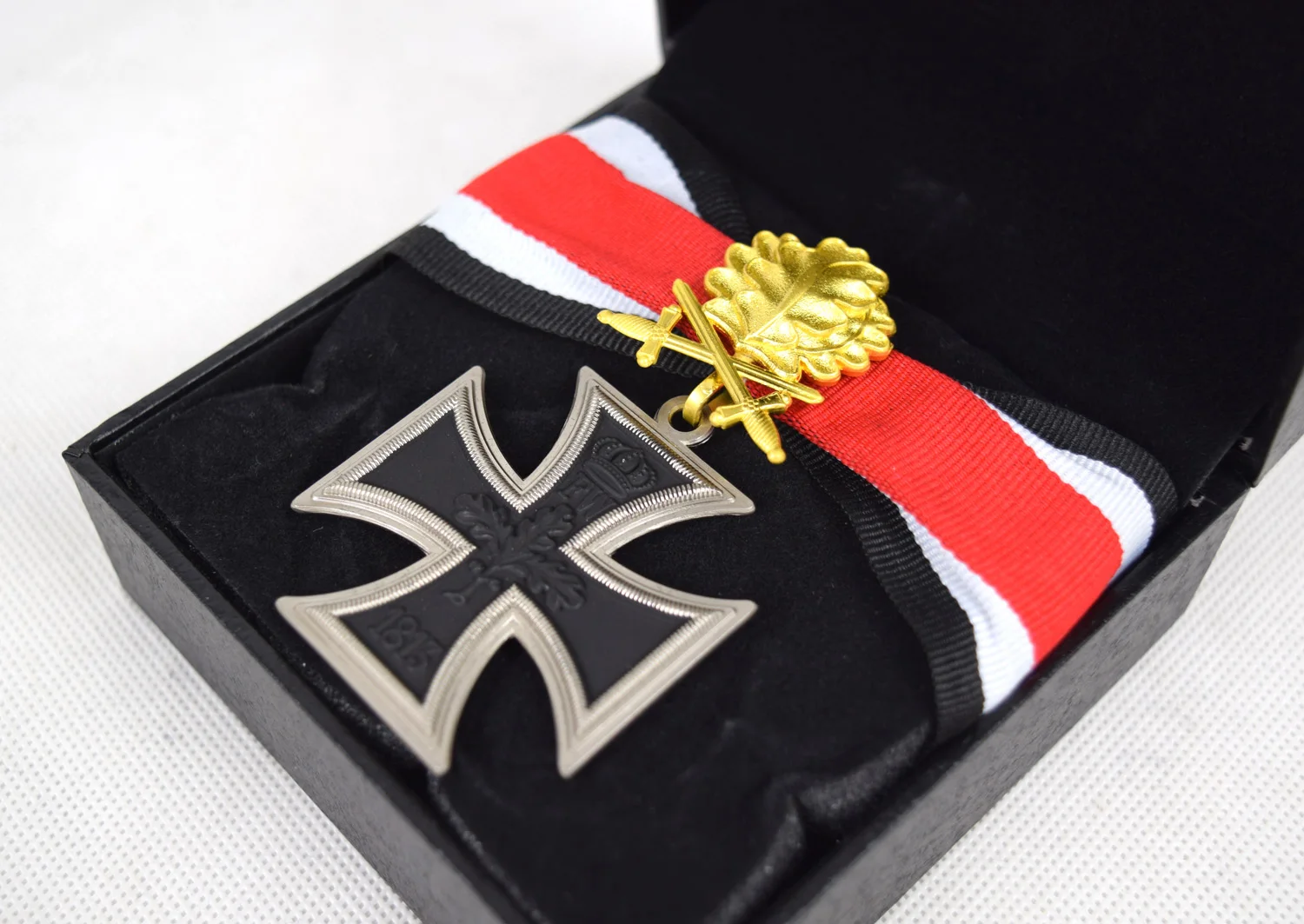 Military Reenactments Replica WWI German Iron Cross W OAK Leaf Gold Badge Medal Gold