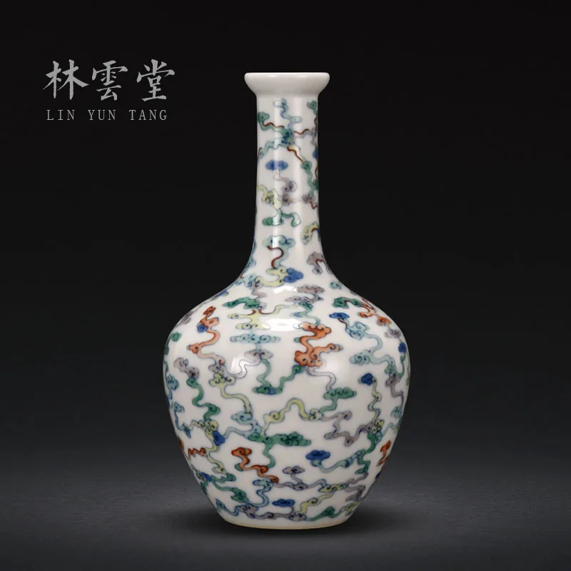 Lin Yuntang's hand-painted long necked vase with colorful and auspicious cloud pattern