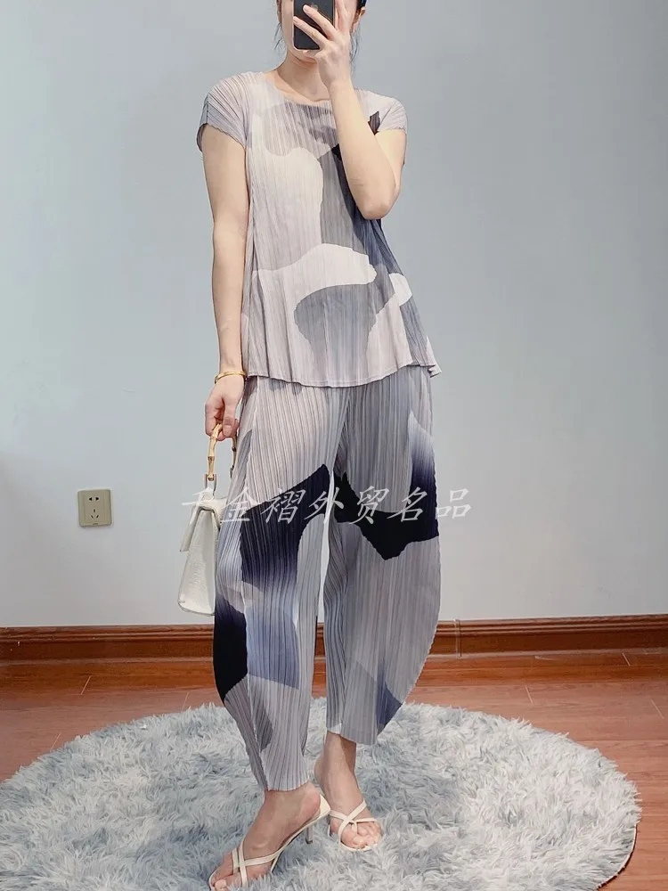 HOT SELING Miyake new Style o-neck loose T-shirt in the fold Harem pants geometry print two-piece outfit IN STOCK