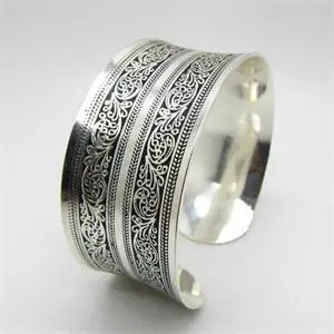 1PCS Women Vintage Bracelets Wide Lucky Flower Printing Tibet Silver Plated Totem Cuff Bracelets Bangles