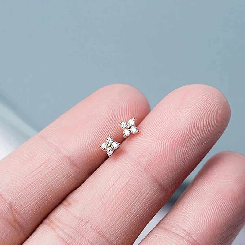 Huitan Koreanischer Stil Blumen-Ohrstecker für Damen, Goldfarben mit Weißen Kubischen Zirkonia, Kleine Frische Mode-Accessoires, Trendiger Schmuck – Detail 8