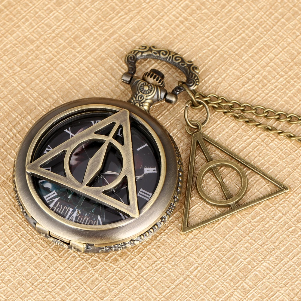 Hollow-out Triangle Quartz Pocket Watches Black Roman Numerals Dial Pocket Watch Pattern Bronze Chain Pendant Necklace Clock