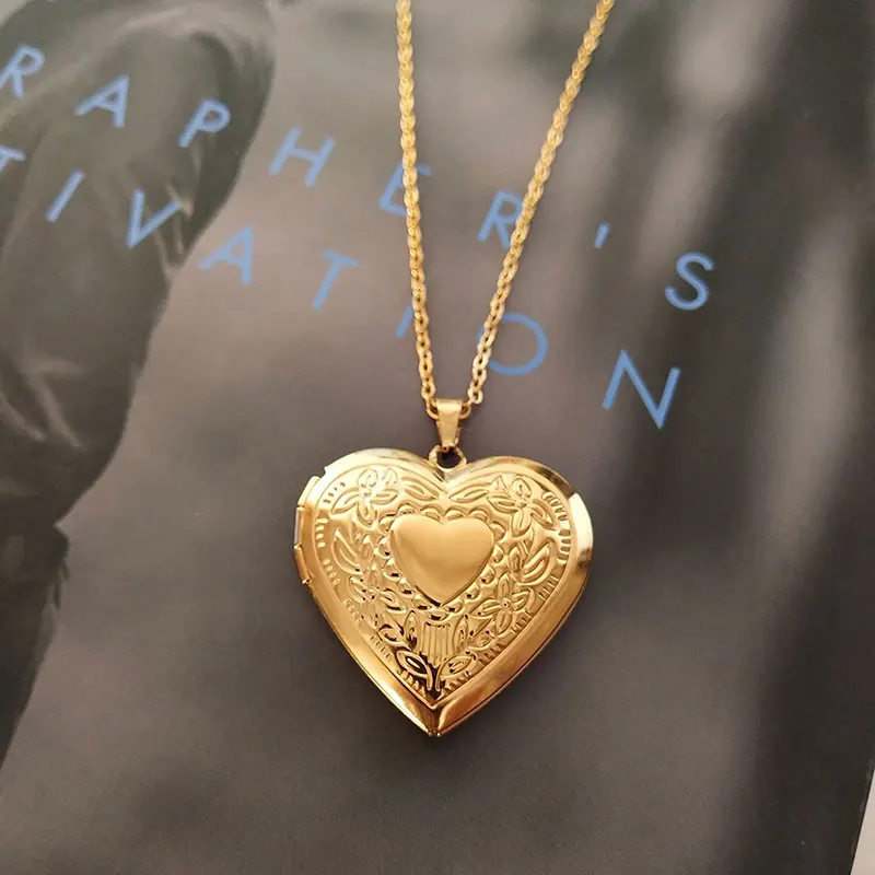 1Pc 30mm Glossy Engraved Heart Photo Frame Pendant Necklaces Stainless Steel Charms Locket Necklace Women Men Memory Jewelry