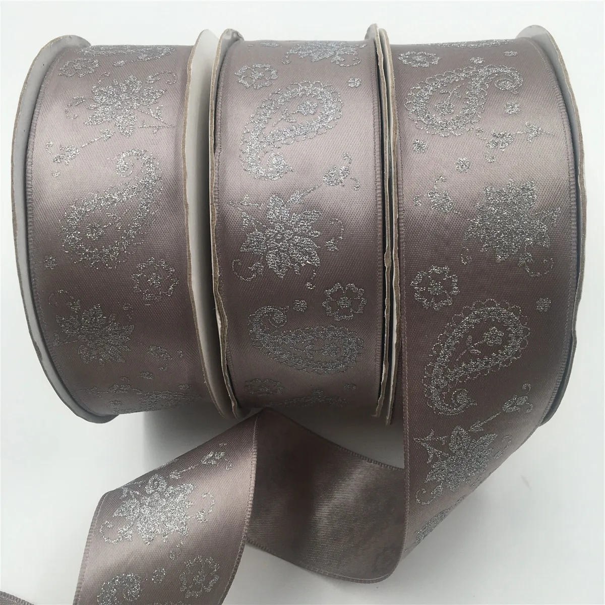 

38mm 25Yard Grey Ribbon Wired Edge With LSilver Lurex Printed for Birthday Christmas Gift Box Wrapping Decoration DIY1-1/2"N1025