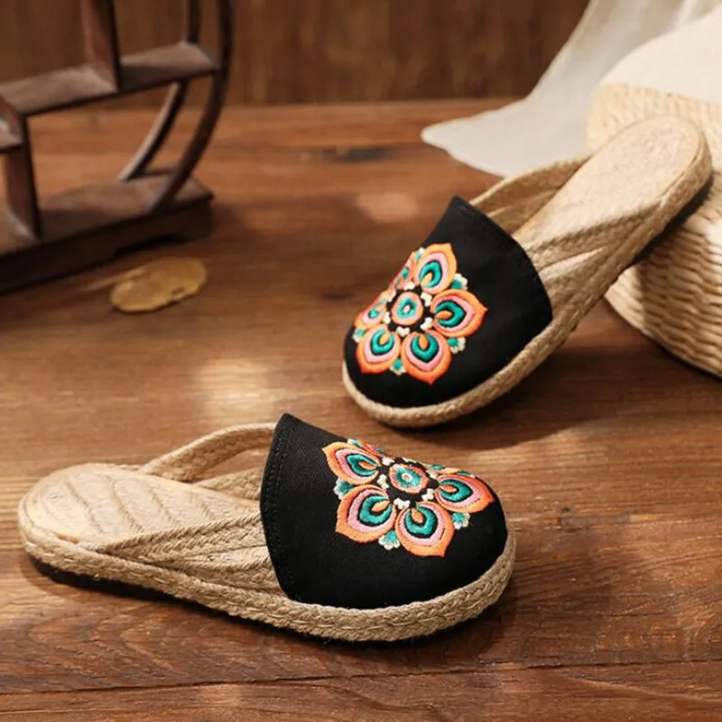 Flat Heeled Ethnic Slippers for Female Vintage Embroidered Wide Toe Women Sandals босоножки женские 2021 Ladies Summer Shoes