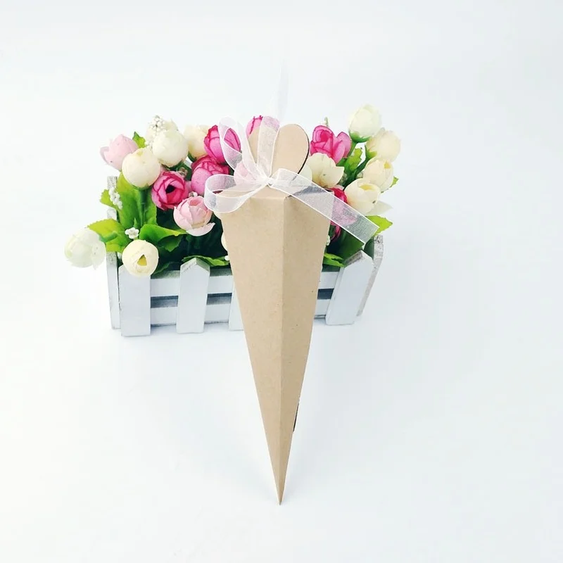 

Wedding Candy Box Gift Packaging with Souvenir Ice Cream Tip Cone Triangle Shape Birthday Valentine's Day Party Carton Wholesale