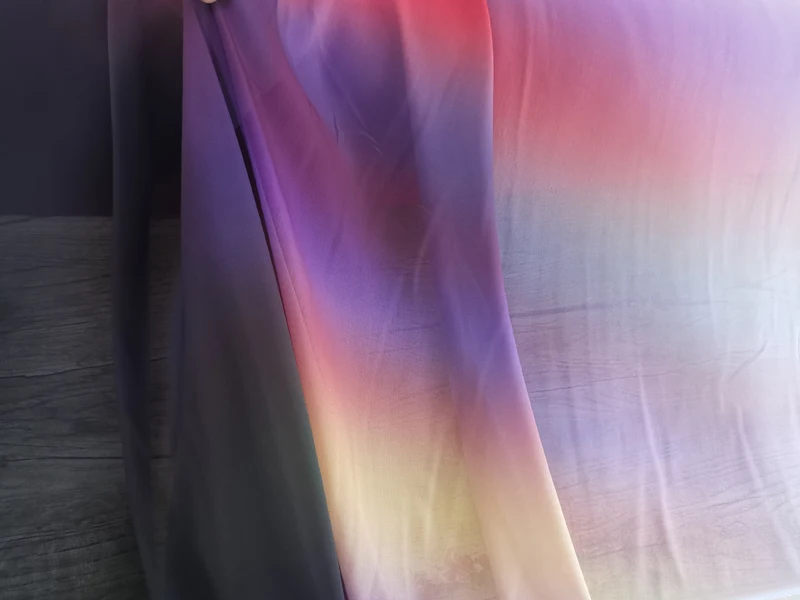 Neu Eingetroffen: Imitierter Seidenstoff 100D Chiffon, Farbenfroher Kleiderstoff, Farbverlauf-Chiffon, Transparenter Stoff – Detail 5