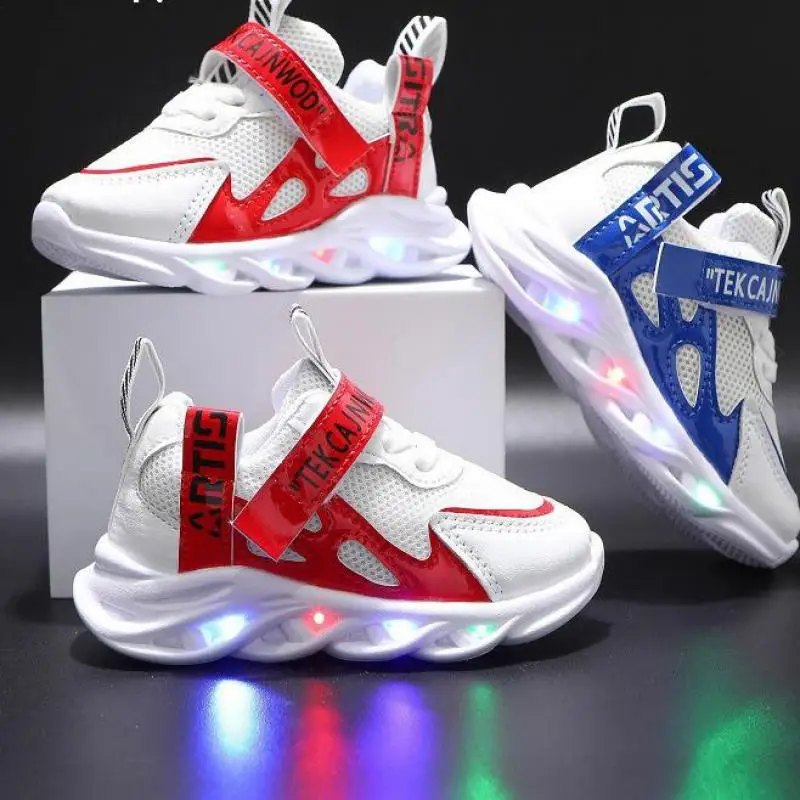 Nuove scarpe luminose per bambini a LED scarpe da ginnastica luminose per bambini scarpe da corsa per bambini scarpe da ginnastica in rete