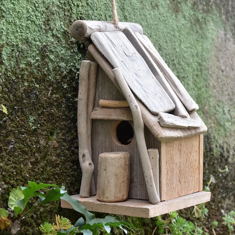 

Handmade Natural Wooden Garden Hanging Bird House European Home Outdoor Decor Solid Wood Bird Home With Hemp Rope Hanging Circle