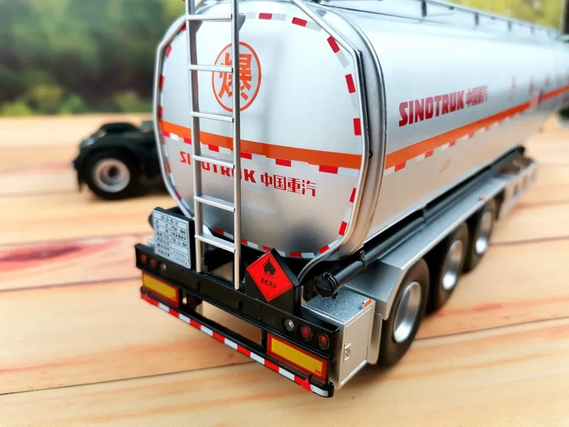 Collectible Alloy Model Gift 1:36 Scale Sinotruk HOWO T7H Container Fuel Tanker Truck Vehicles DieCast Toy Model for Decoration