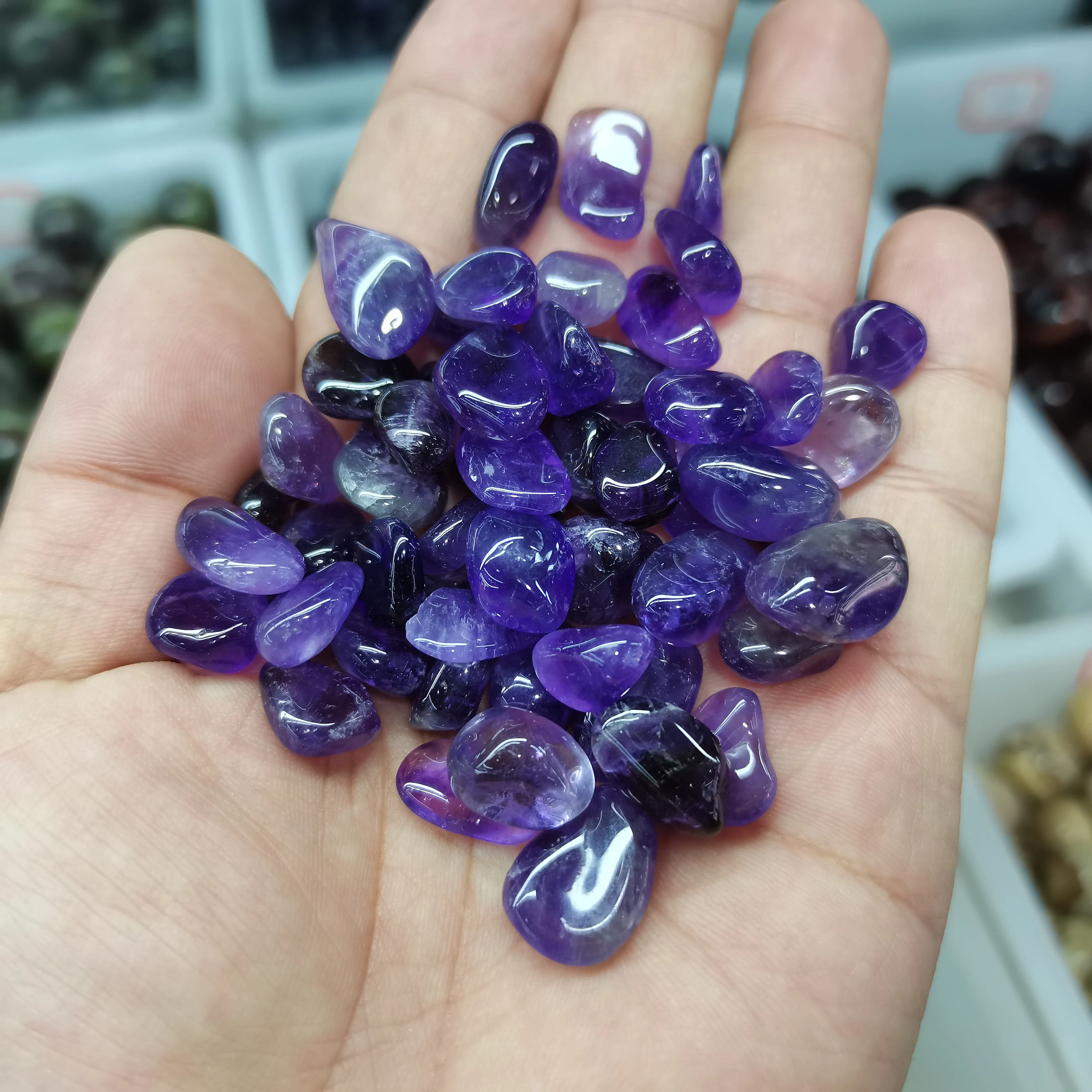 

Polished Amethyst Crushed Stone Purple Quartz Minerals Specimen Raw Healing Stone Random Shape Grave for Fish Tank Aquarium