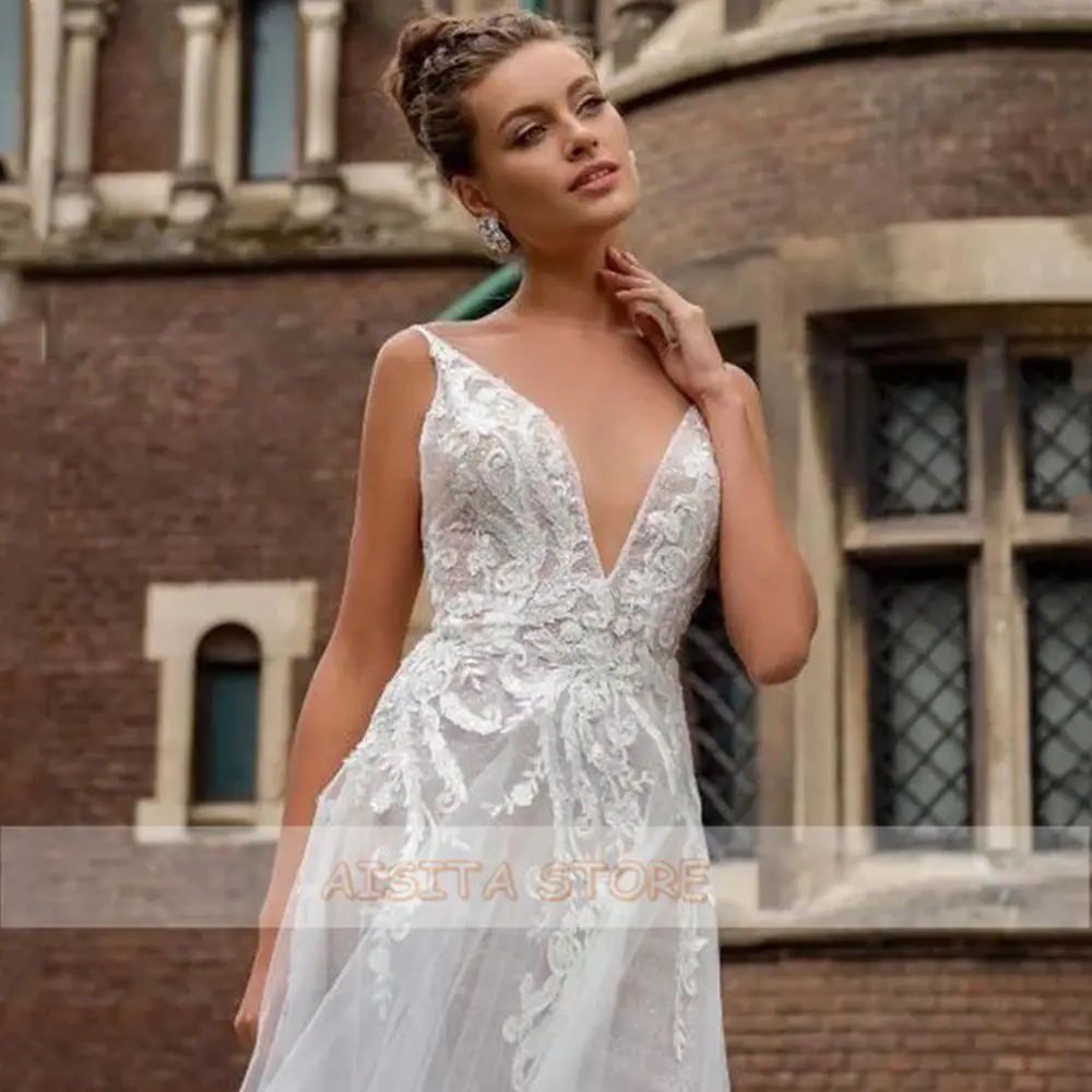 Sexy Wedding Dresses V Neck Spaghetti Straps Open Back Lace and Tulle Appliques Line Sweep Train Bridal Gowns Robe De Mariée