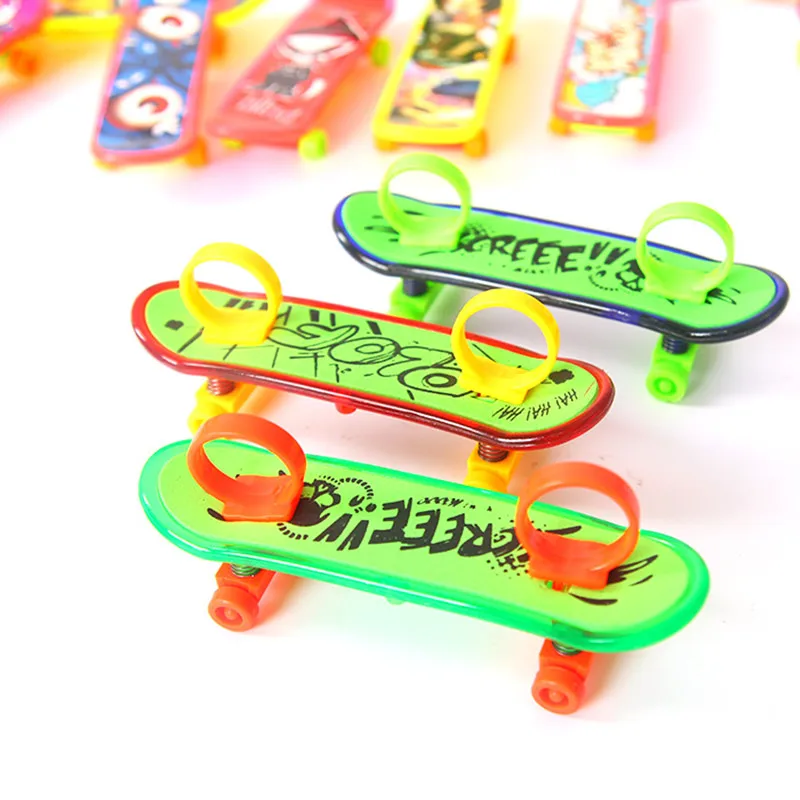 3Pcs Mini Plastic Toets Professionele Vinger Skateboard Voor Kinderen Novelty Items Speelgoed Finger Skate Board Met Lente En Ring