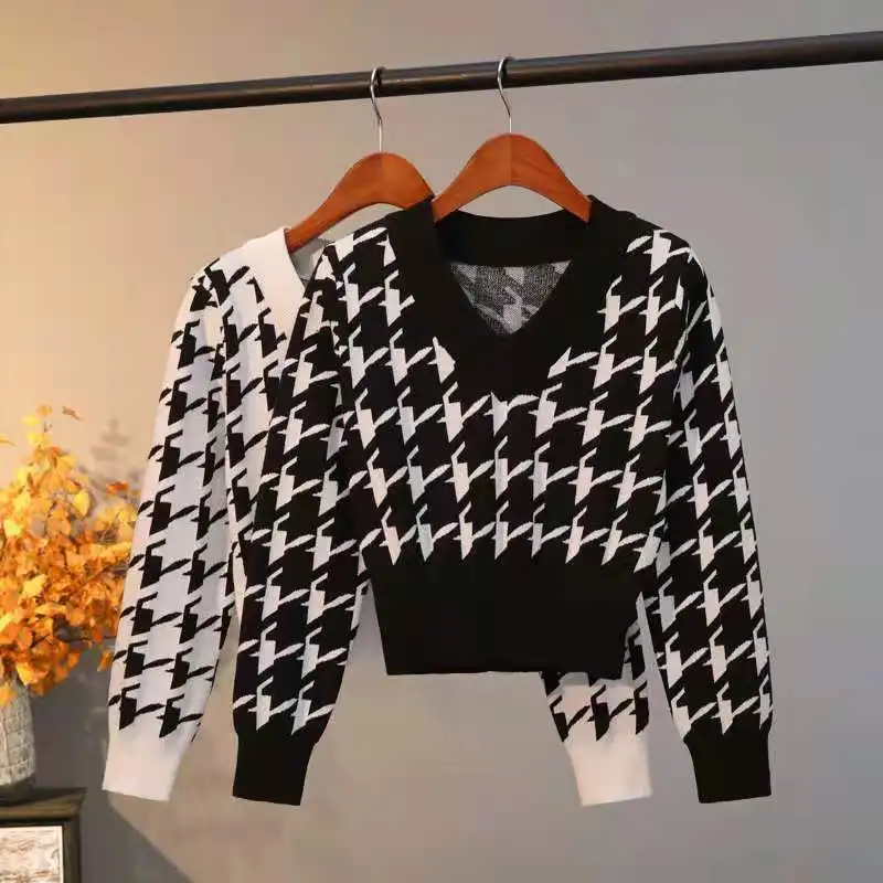 

2021 female hand teeth long sleeve sweater casual v collar no pillow autumn and winter vault Korean knit jumper