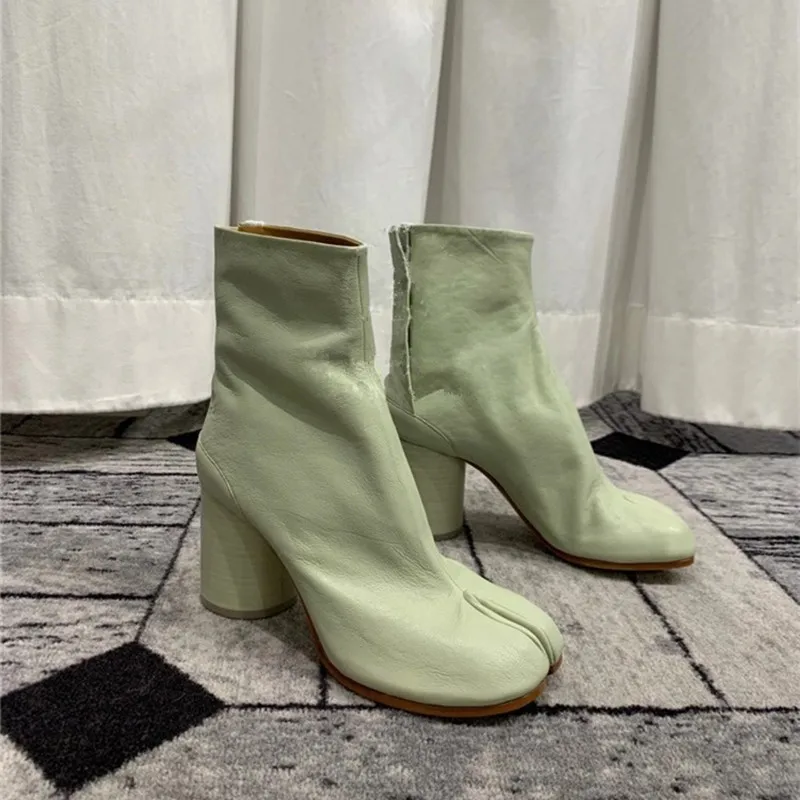 Botas cortas de piel auténtica con punta dividida para mujer, zapatos de tacón alto y grueso, de marca de lujo, a la moda, para invierno, 2024