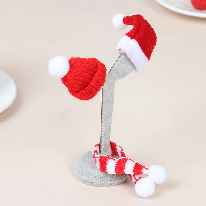 2 sztuk/zestaw Xmas Mini szalik kapelusz wystrój ubranka dla lalki akcesoria miniaturowe świąteczne dekoracje na imprezę dla lalek naklejki nowy ~