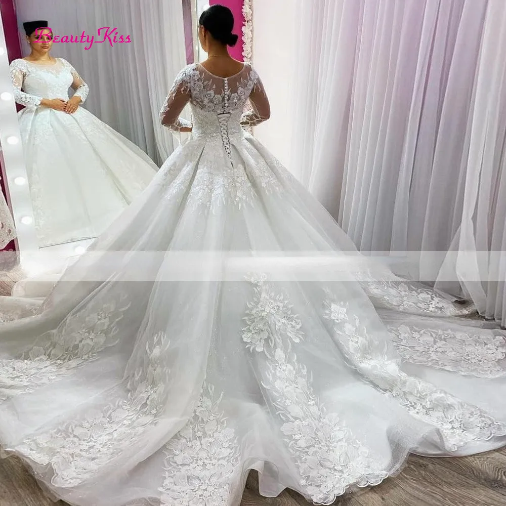 งานแต่งงานโรแมนติก2022 Tulle ชุดเจ้าสาวอย่างเป็นทางการสวมใส่สีขาว O-Neck แขนยาว Appliques Chapel Train Plus ขนาด