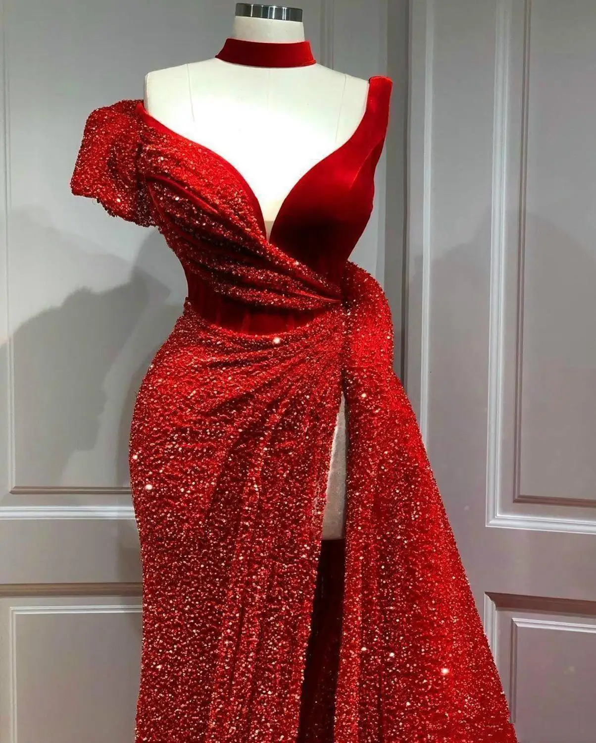 Robe de soirée de forme trapèze, tenue de soirée rouge, épaules dénudées, dentelle, paillettes, perle, fente haute, grande taille, 2020