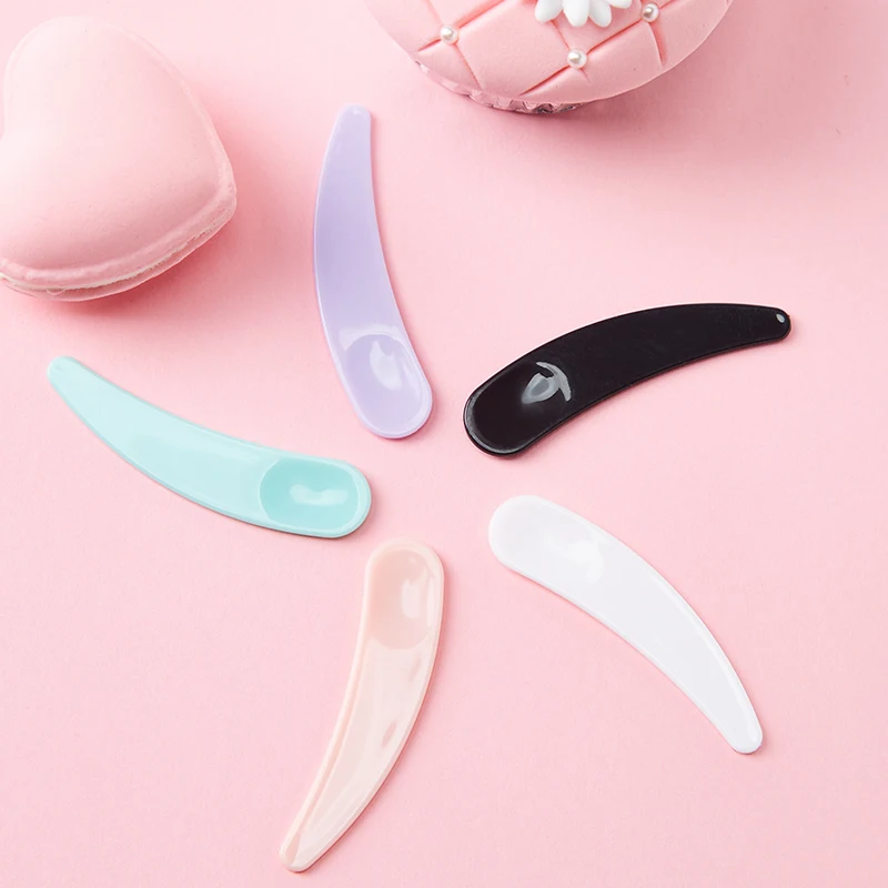 50Pcs Mini Cosmetic Mixing Spatula Disposable Curved Scoop Makeup Mask Cream Spoon Eye Cream Stick Make Up Face Beauty Tool Kits