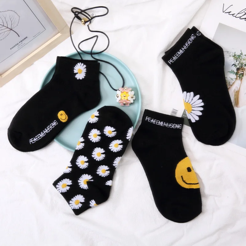 Vintage Daisy Black Ankle Socks Women Men Cute Cartoon Flower Short Socks Breathable Soft Cotton Kawaii Socks Chaussette Femme