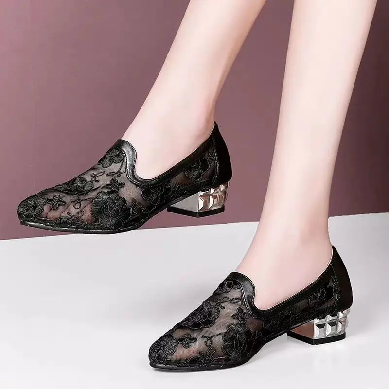 Comfortable Summer Women\'s High Heels Shoes New Mesh Hollow Out Women Pumps Lace Embroidered Summer Mom Pumps