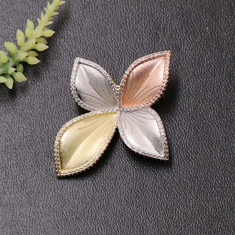 

Vanifin Fashion Jewelry Sandblasting Fortunate Clover Brooch Pendant Dual Use for Engagement Banquet Luxury Bridal Best Gift