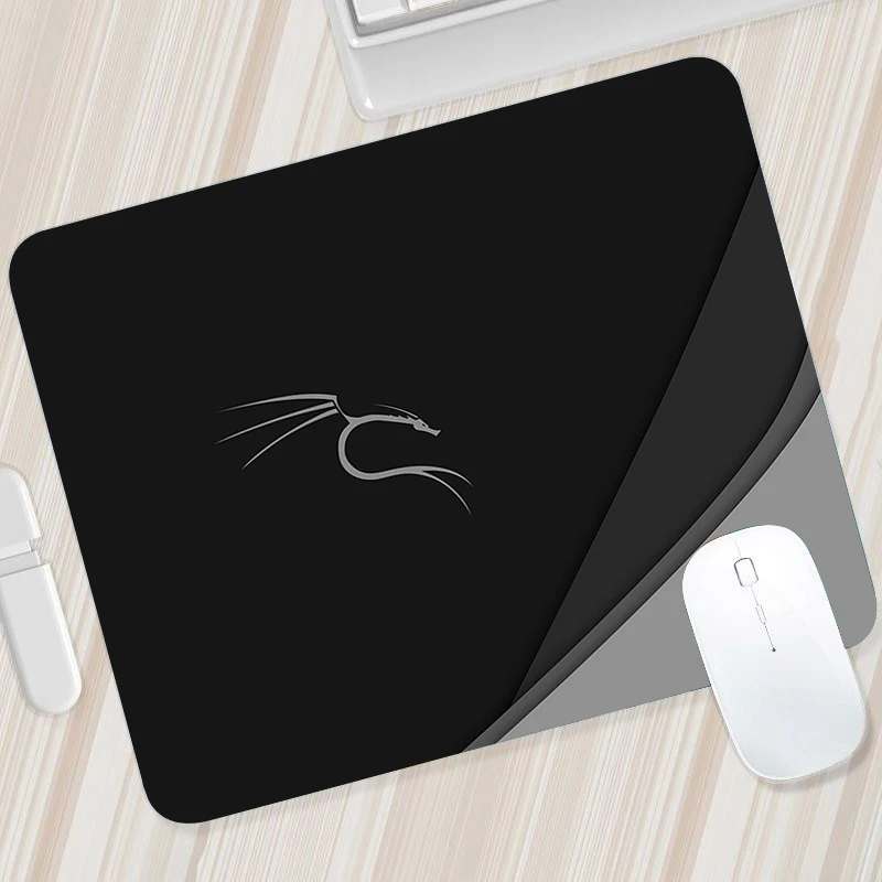 Tappetino per Mouse per Computer Kali Linux accessori da gioco piccolo PC Gamer Mausepad tappeto scrivania tappetino tastiera gomma Decoracion LOL Mousepad