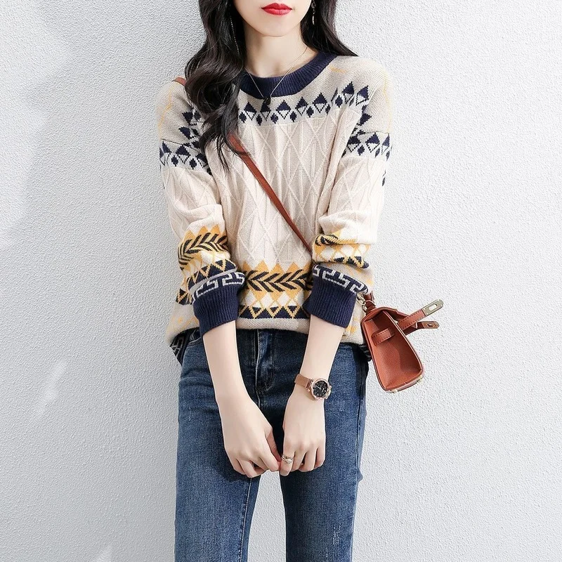 

2023 Autumn And Winter Fashion New Round Neck Long-sleeved Contrast Sweater Women Loose Knit Pullover Blouse All-match