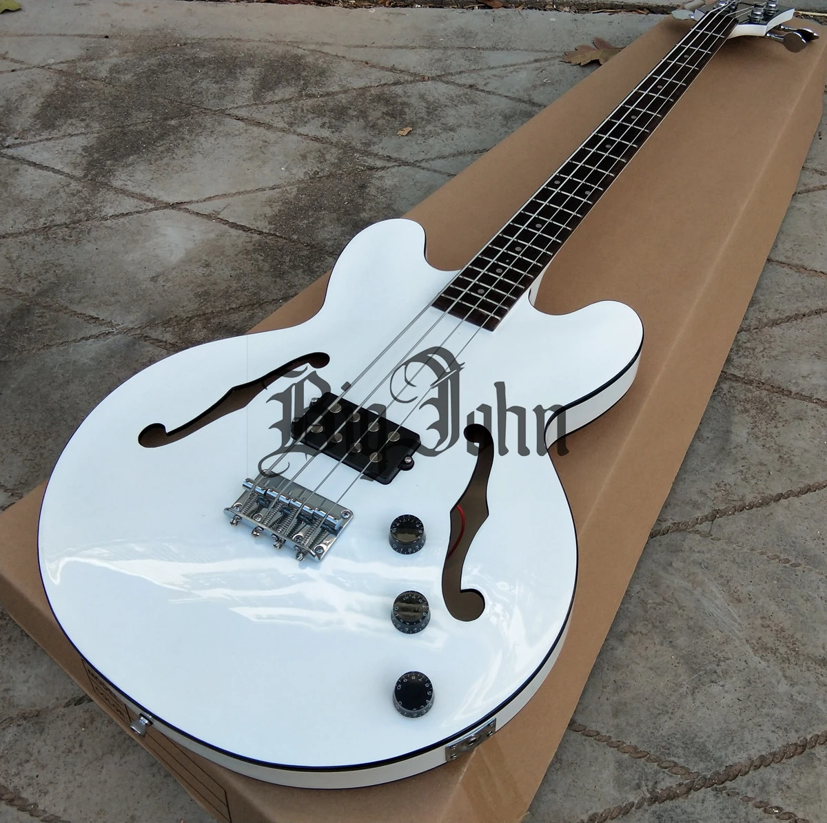 White 4-strings Semi-hollow electric bass guitar Chrome hardware made in China BJ-239