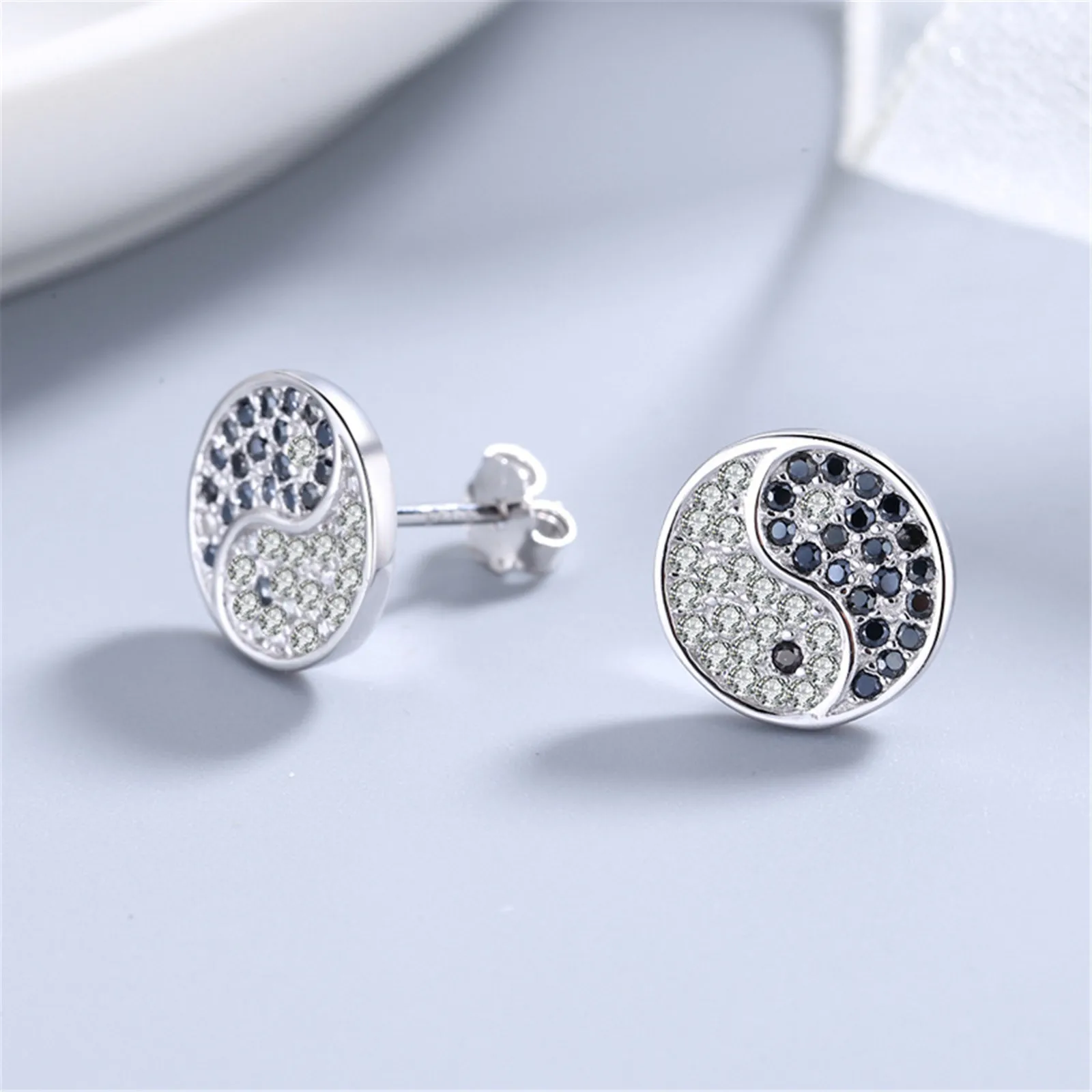 

Ying Yang Earrings Silver Sterling 925 with Diamond for Women and Girls Cute Trendy Tai Chi Round Ear Stud Yin Yang