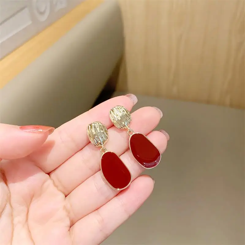 Charm S925 Needle Fashion Earrings Temperament Niche Earrings Ins Simple Geometric Piece Wine Red Girl Earrings Bulldog