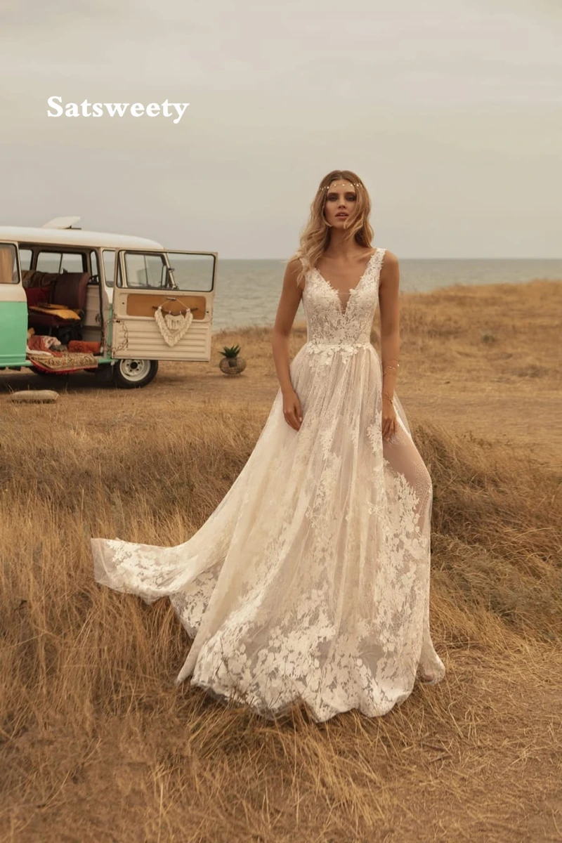 Satsweety Newest Deep V Neck Boho Wedding Dresses Country Lace Appliqued Backless Bridal Gown Sweep Train Robe De Mariée 2022