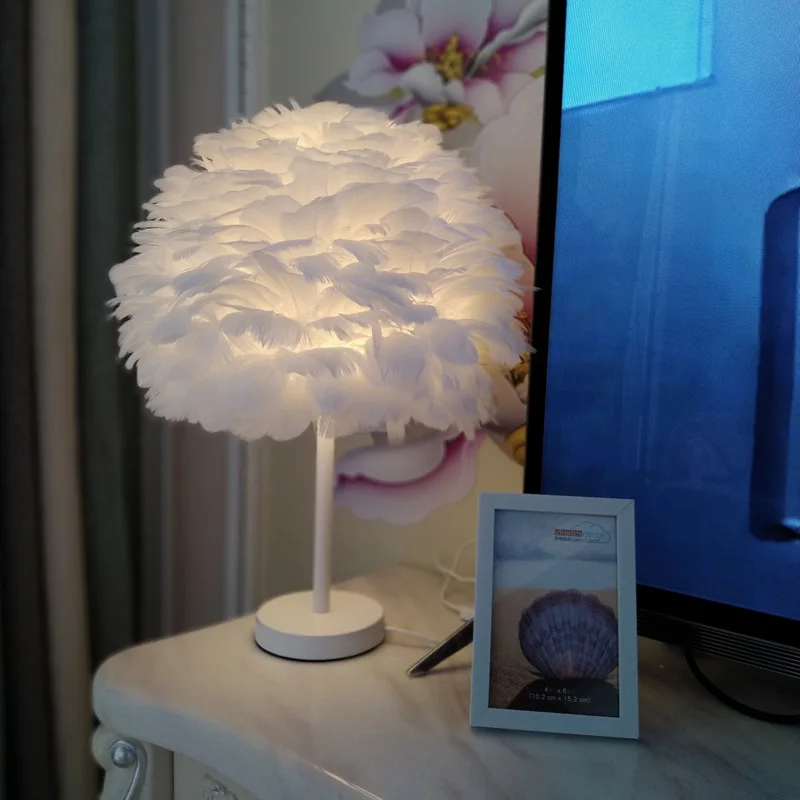 Feather Table Light  Home Decorative Bedside Desk Lamp Elegant Feather Lampshade LED Night Lamp  Soft Lighting Romantic