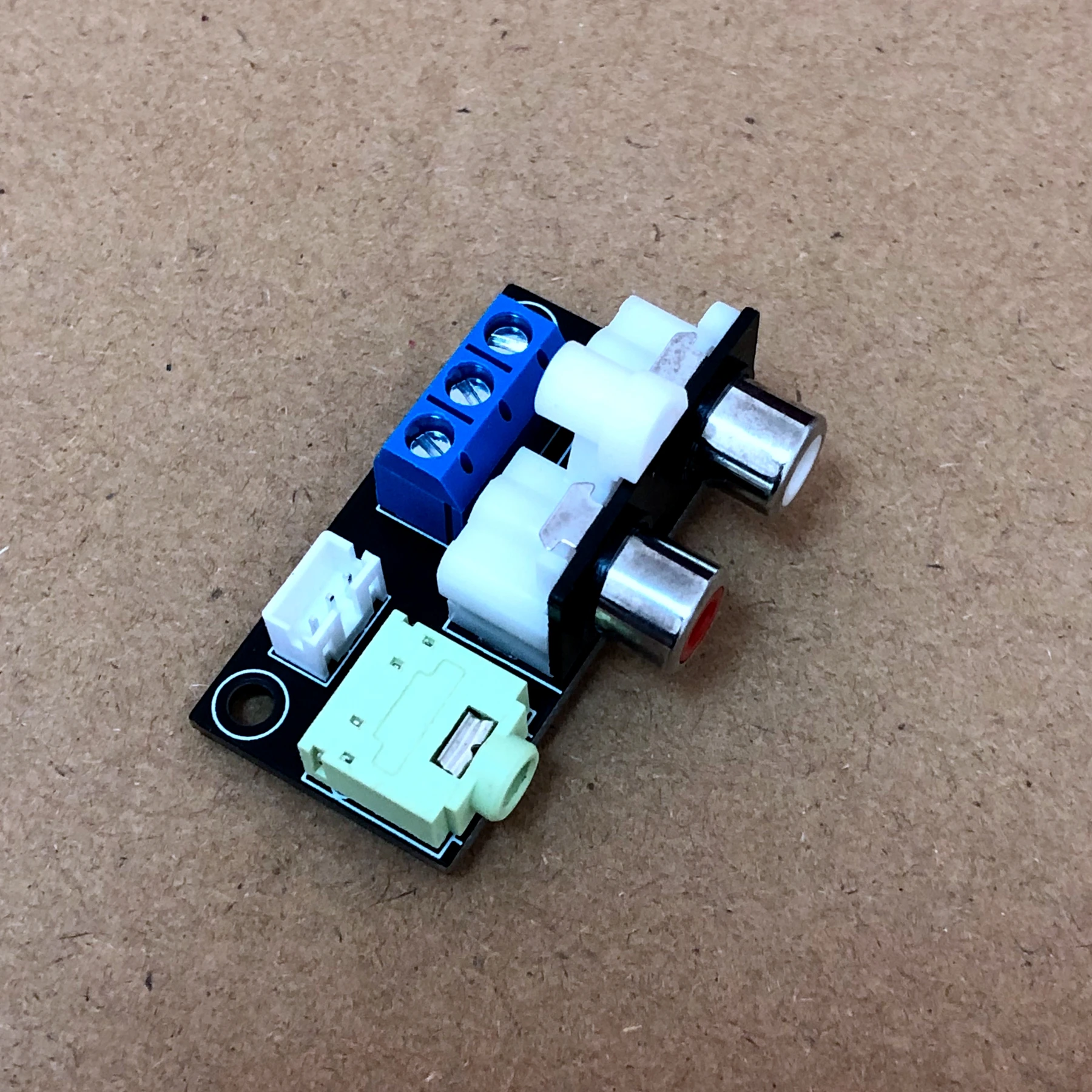 

Audio Signal Adapter Four-way Interface Is in a State of Interchange.