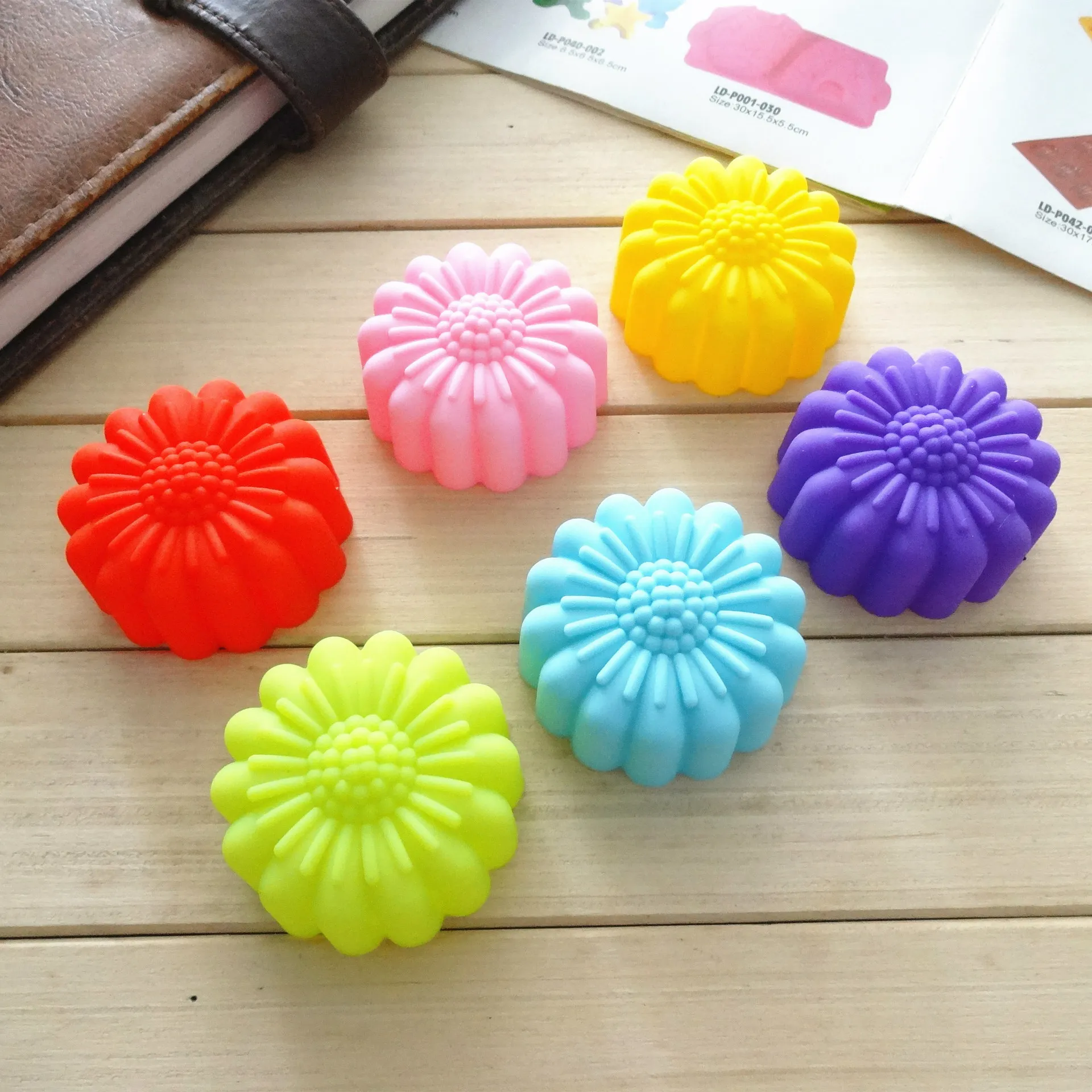 20 pcs/lot 3cm 5cm silicone chocolate mold flower cupcake cake mold baking tools DIY mini soap mold