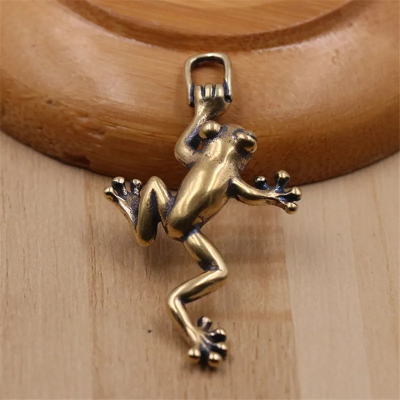 Vintage Pure Brass Climbing Frog Car Key Ring Hanging Jewelry Fashion Copper Keychain Jewelry Accessories Keyrings Pendants Gift