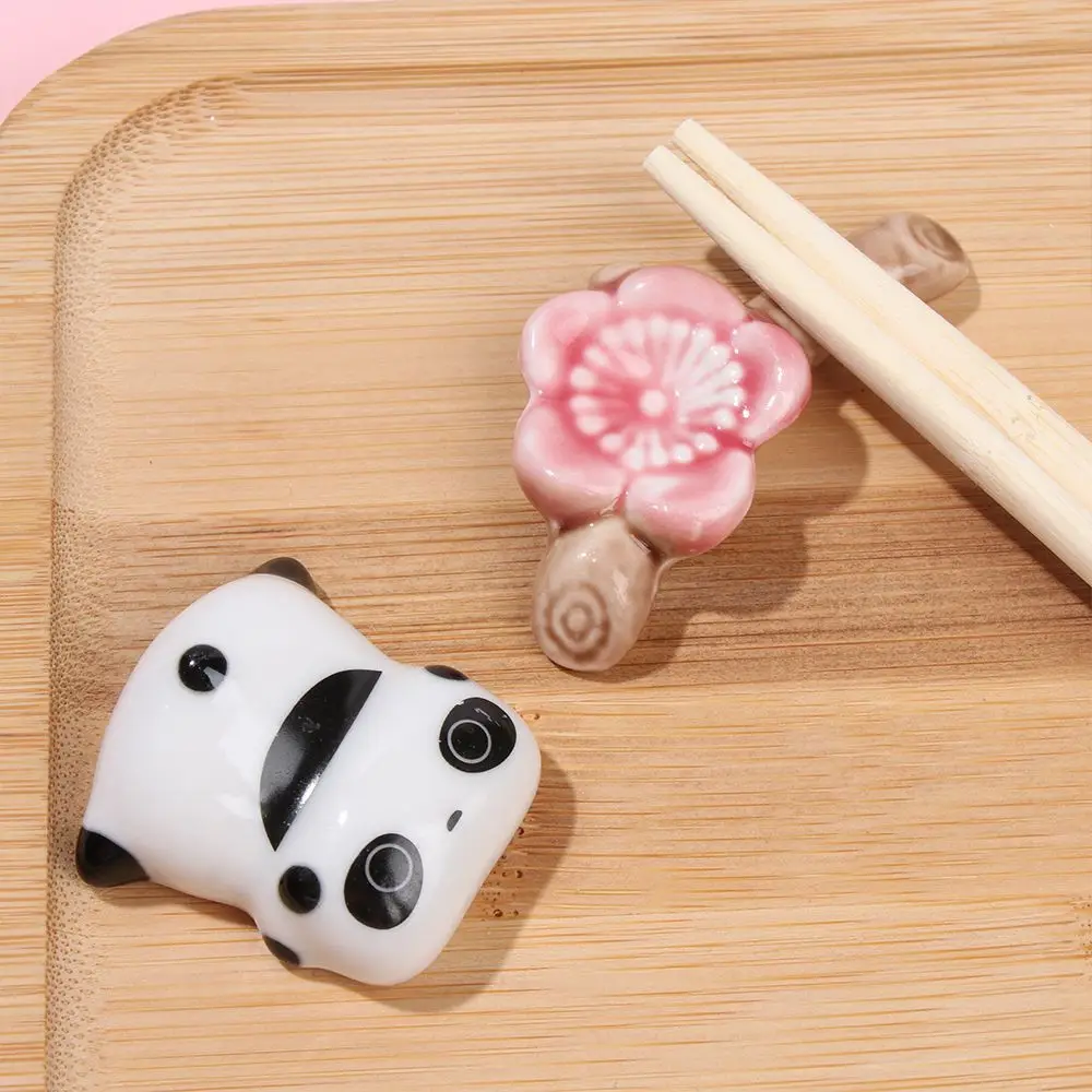 Styl japoński uchwyt ceramiczny pałeczki do jedzenia śliczne Panda arbuz wiśniowy kwiat zastawa stołowa spoczywa Chopstick Rack akcesoria kuchenne