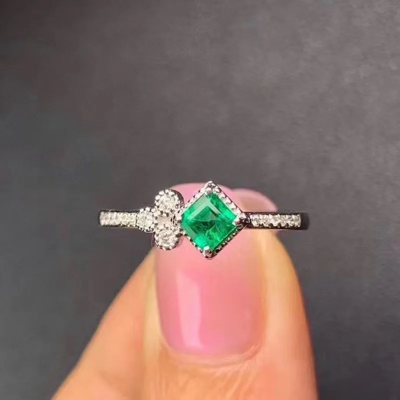 

Natural Emerald Ring with 925 Sterling Silver for Ladies' Engagement Wear Jewelry