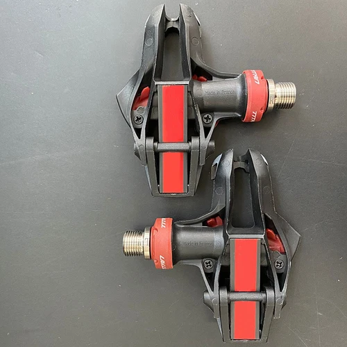 Imagen 2 del producto Pedales de carretera ultraligeros de 165g, pedales de bicicleta de carretera de carbono Ti Tianium con tacos