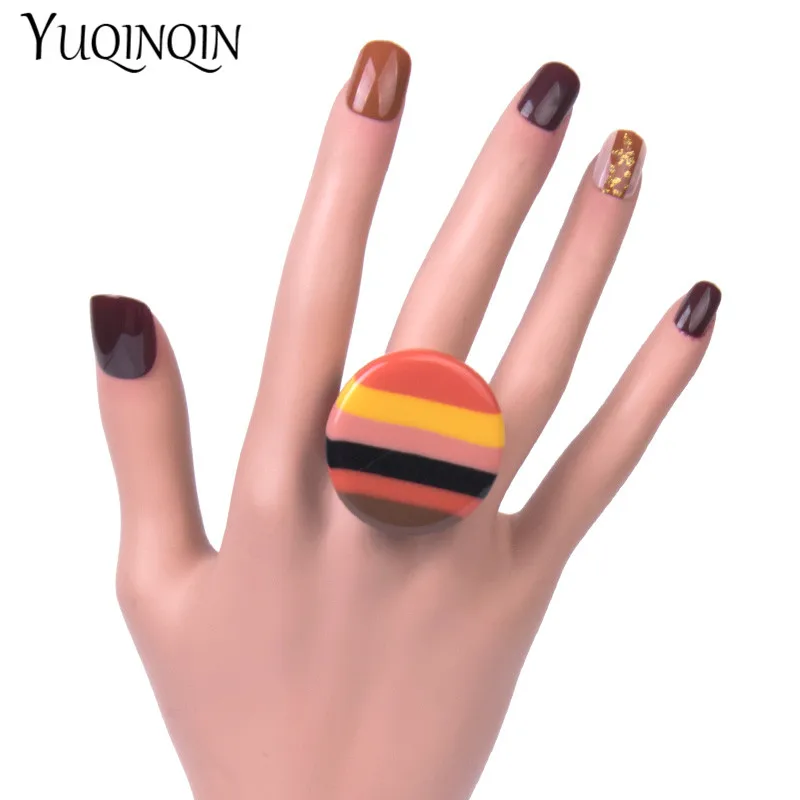 Fashion Colorful Resin Acrylic Rings Women\'s Round Big Finger Ring for Girls Simple Geometric Vintage Ring for Female Jewelry