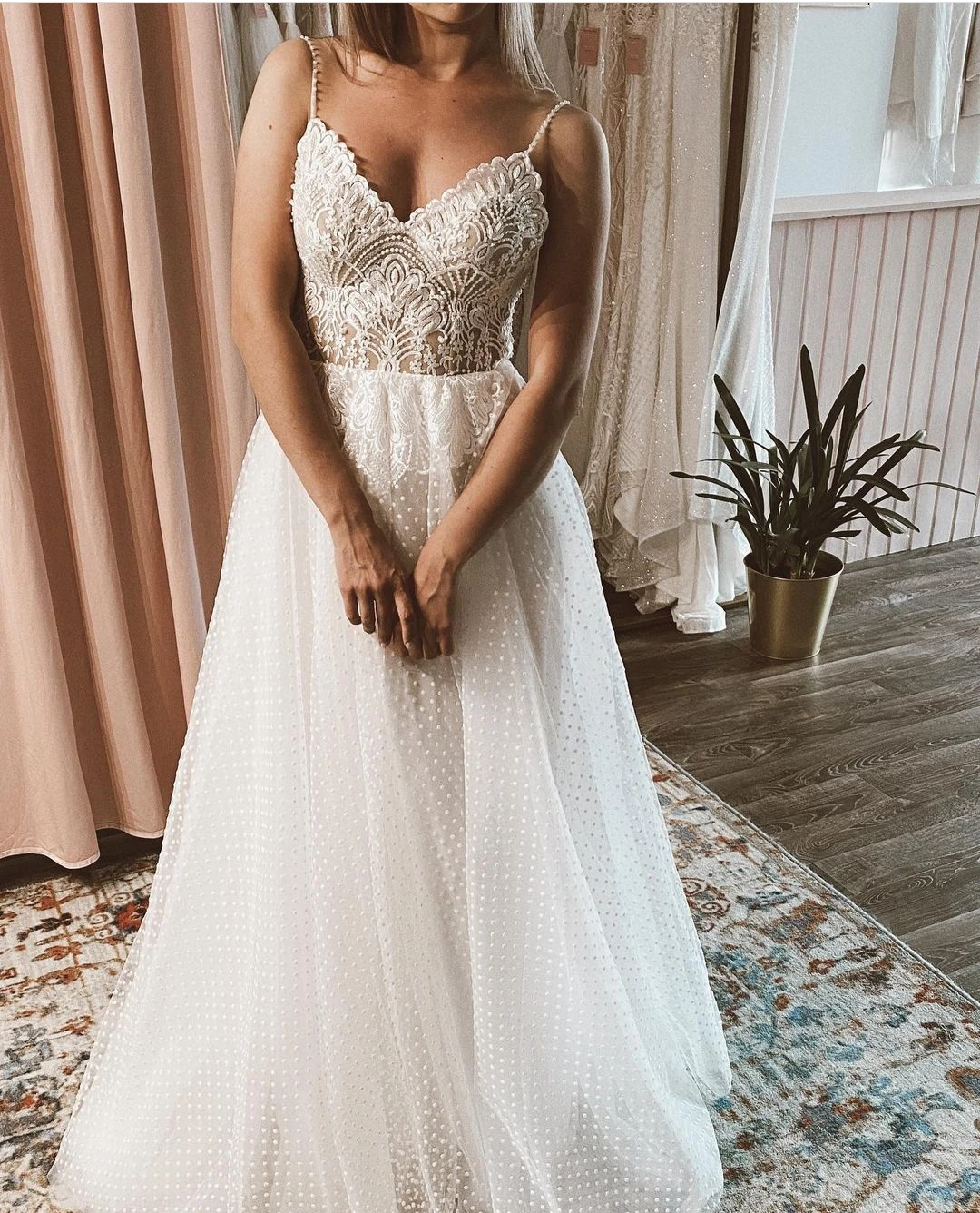 Boho Wedding Dress Sweetheart Spaghetti Strap 2021 Sleeveless Bohemain Lace Appliques Rustic Bridal Gown Civil For Women Beach