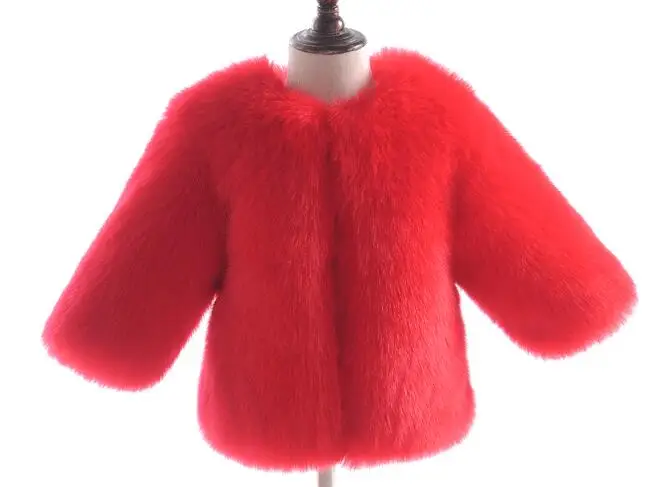 

Детская куртка с капюшоном и искусственным мехом, на зиму