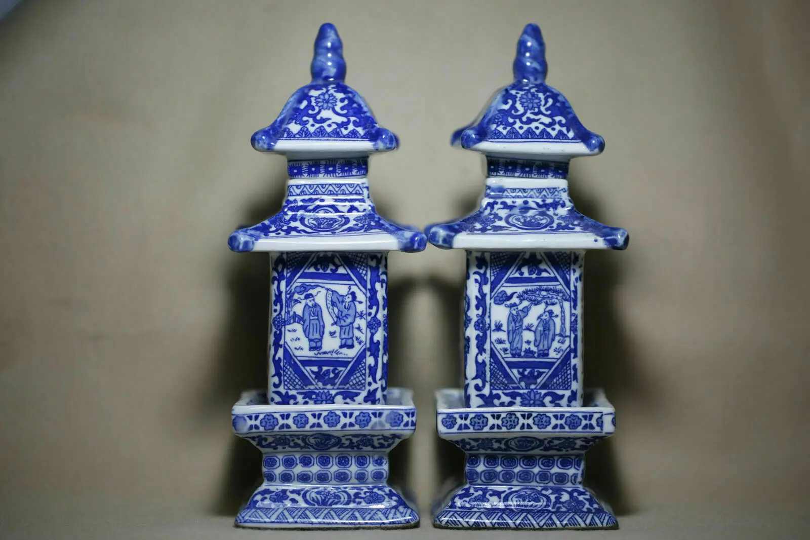 Antique Blue and white porcelain jar pagoda in ancient China 2pcs