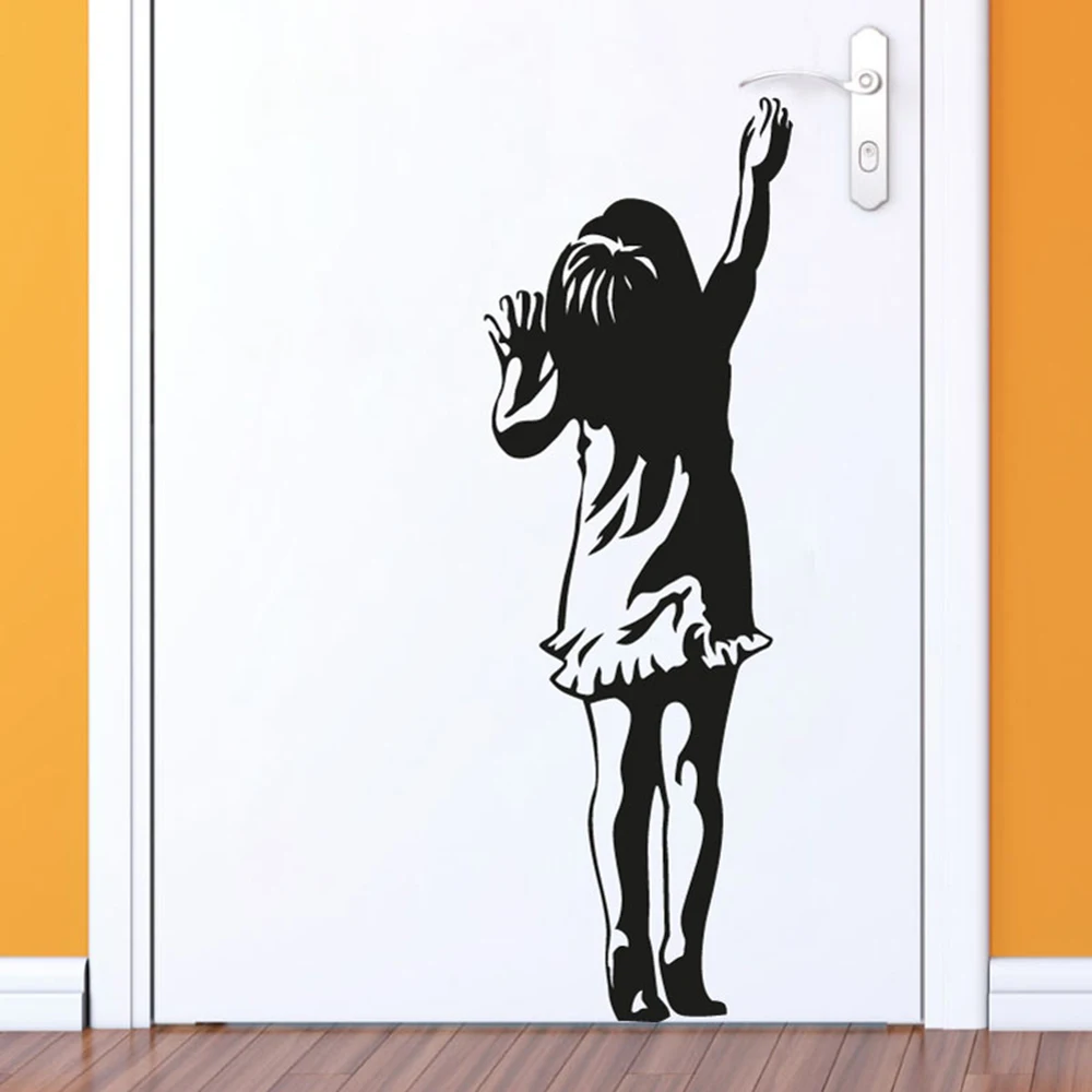 Banksy petite fille porte autocollant décalcomanie fille enfants chambre rue Art Graffiti vinyle décor à la maison