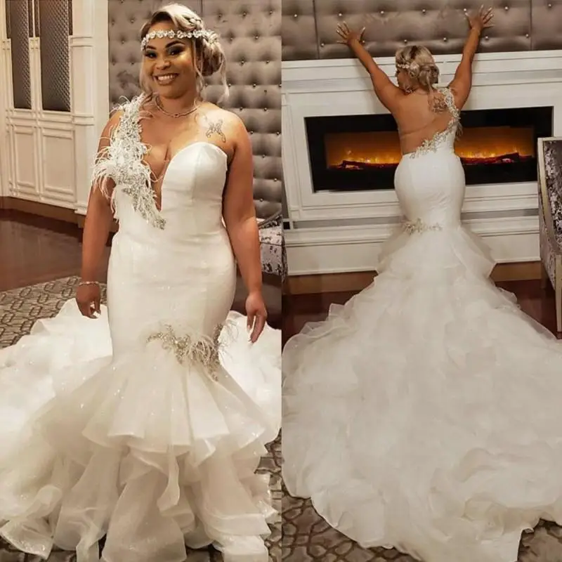 

Plus Size Mermaid Wedding Dresses Crystal Feather One Shoulder Lace Appliqued Bridal Gowns South African Organza Marriage