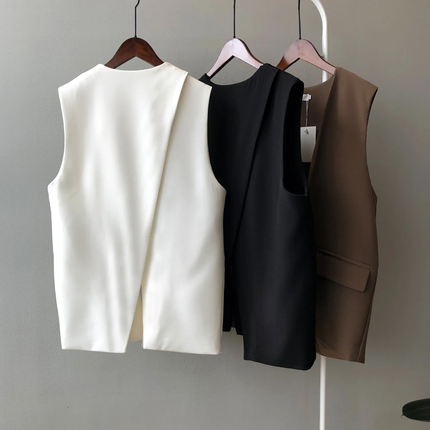 80089 Fall Women Suit Vest V-Neck Sleeveless Korean Fashion Slit Loose Elegant Solid Color All-Matching Office Ladies Waistcoat